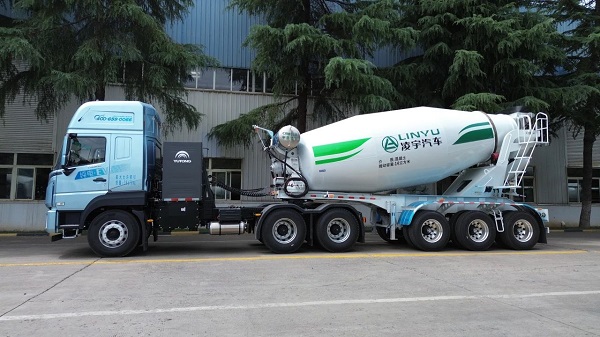 【發(fā)車新聞】燈與河川，夏日人間，凌宇新能源半掛攪拌車批量交付客戶！